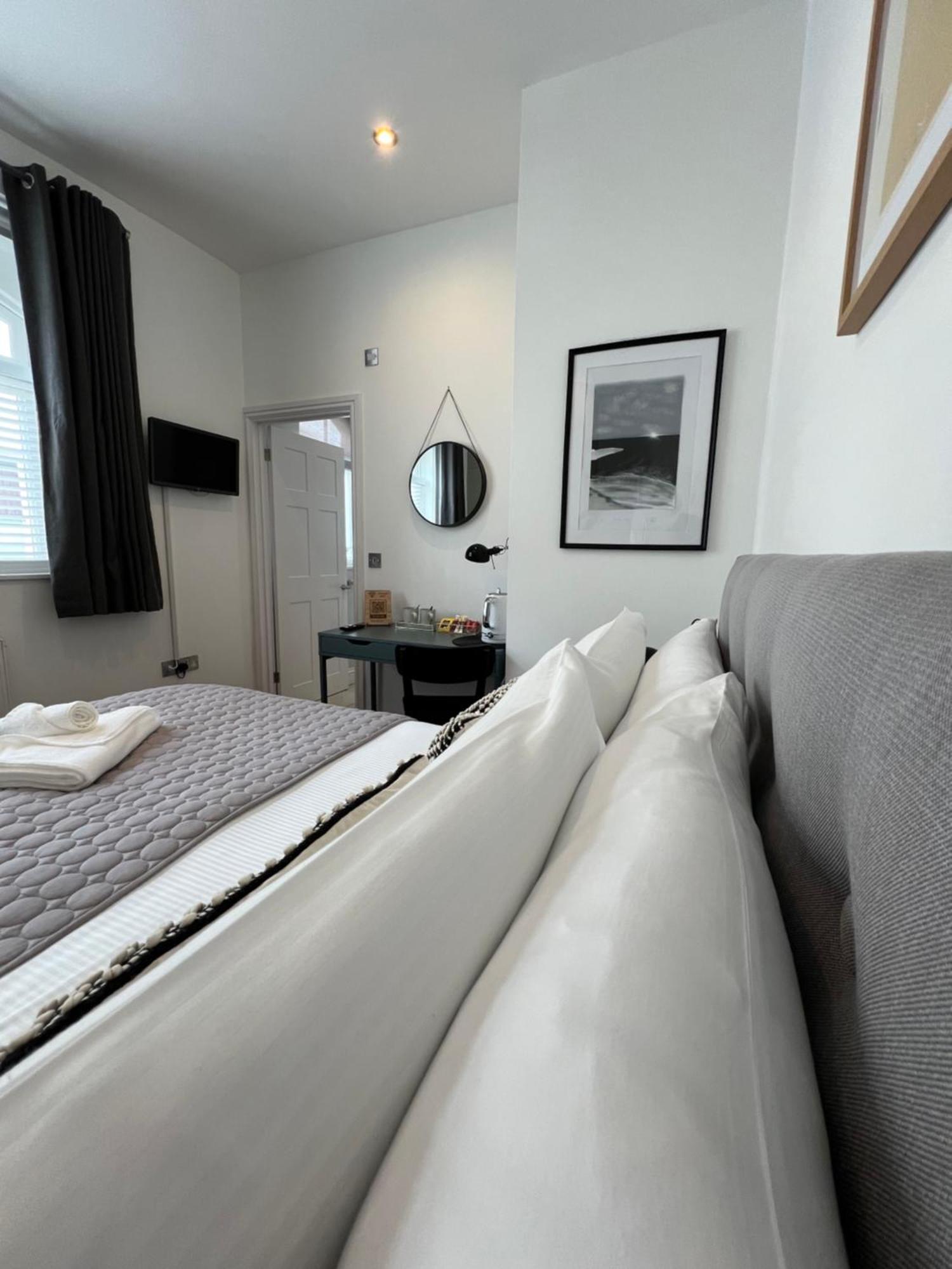 Private Double Room With Ensuite, No Breakfast, Truro City Centre Kültér fotó